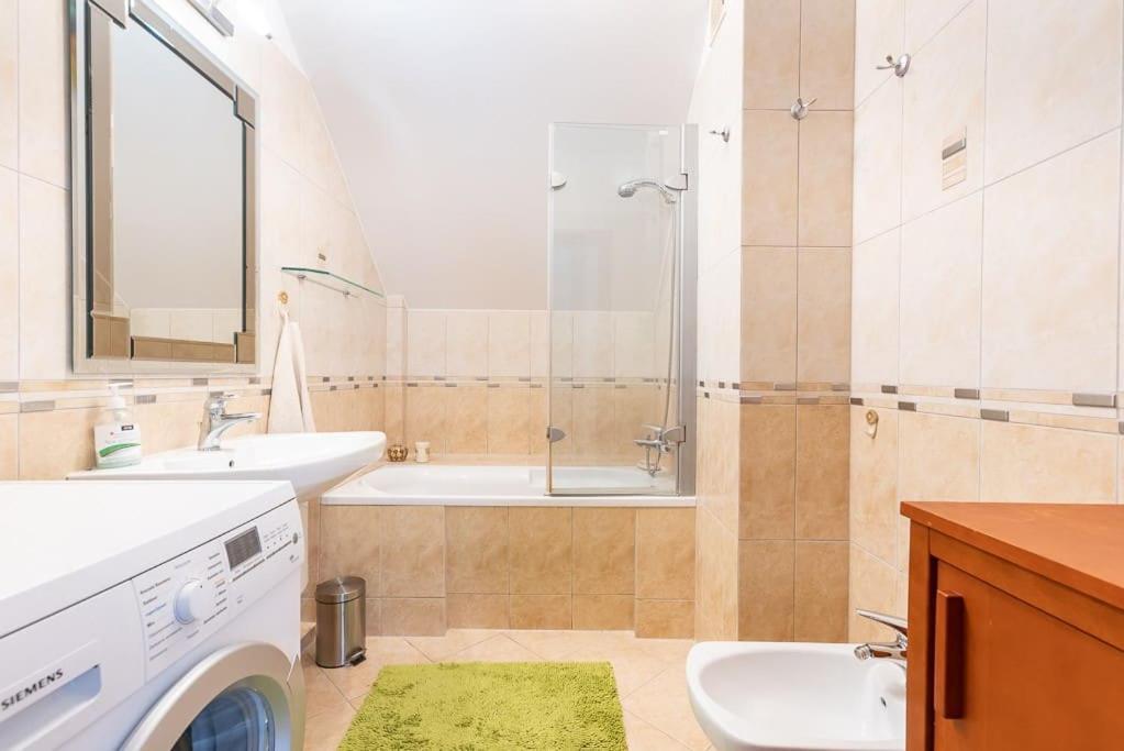 Apartment In The Heart Of Gdansk Ngoại thất bức ảnh